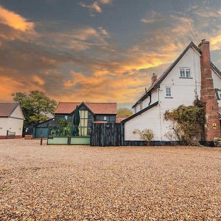 The Auberge Yaxley  Dış mekan fotoğraf