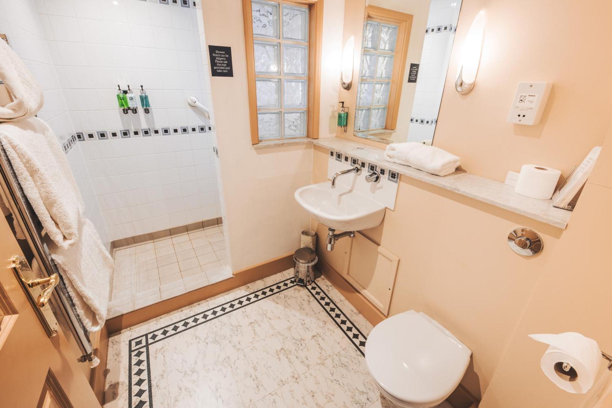 The Auberge Yaxley  Dış mekan fotoğraf